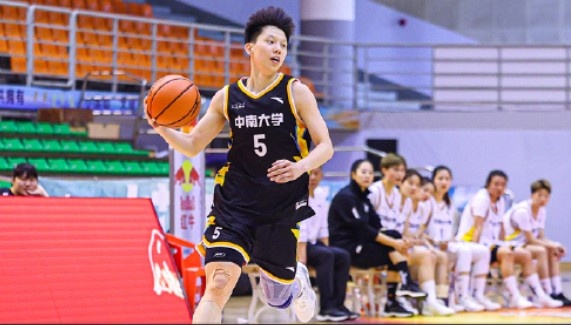 媒体人:田媛媛和四川女篮签下4年300万合同 远超CBA状元50万薪资